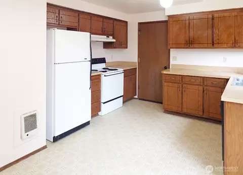 Kitchen - 6708 Beverly Blvd, Everett, WA 98203 photo 1 of 1