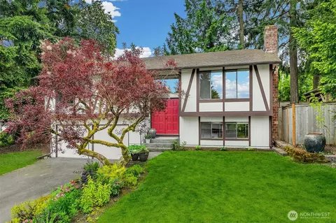10601 NE 57th St, Kirkland, WA 98033