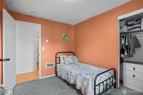 Bedroom - 316 Cedar Ct, Winlock, WA 98596 photo 1 of 4