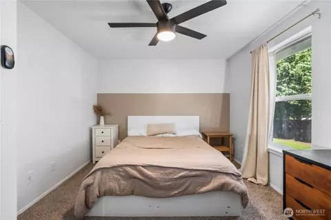 Bedroom - 316 Cedar Ct, Winlock, WA 98596 photo 3 of 4