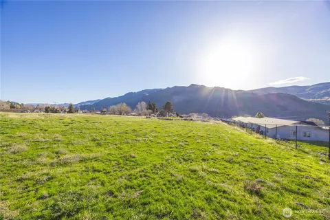 123 Chelan Fls, Chelan Falls, WA 98817