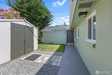 Exterior - 626 Legion Dr, Everett, WA 98201 photo 8 of 10