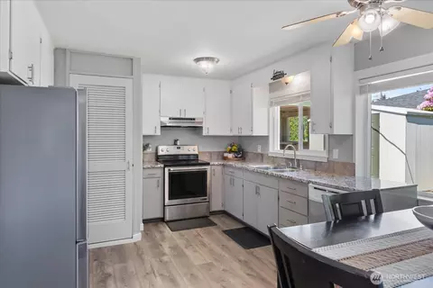 Kitchen - 626 Legion Dr, Everett, WA 98201 photo 2 of 2