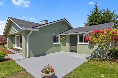 Exterior - 626 Legion Dr, Everett, WA 98201 photo 4 of 10