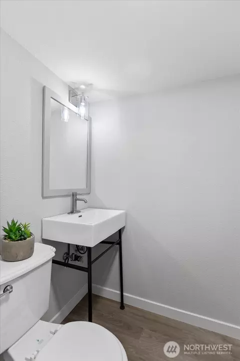 Bath - 626 Legion Dr, Everett, WA 98201 photo 2 of 2