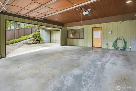 Exterior - 806 Alpine Dr, Everett, WA 98203 photo 7 of 8