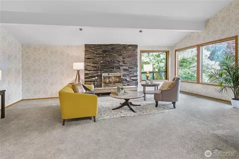 Living - 806 Alpine Dr, Everett, WA 98203 photo 1 of 3