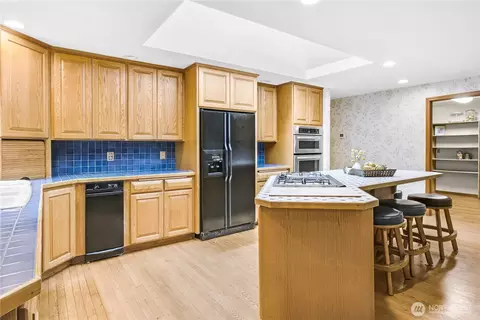 Kitchen - 806 Alpine Dr, Everett, WA 98203 photo 2 of 3