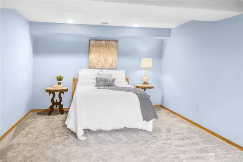 Bedroom - 806 Alpine Dr, Everett, WA 98203 photo 3 of 4