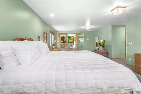 Bedroom - 806 Alpine Dr, Everett, WA 98203 photo 2 of 4