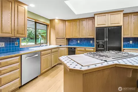 Kitchen - 806 Alpine Dr, Everett, WA 98203 photo 3 of 3