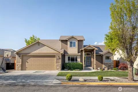1375 Boulder Loop, East Wenatchee, WA 98802