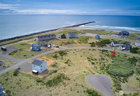 1420 Ocean Crest Ave, Ocean Shores, WA 98569