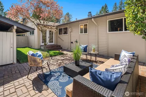 17050 Northup Way #34, Bellevue, WA 98008