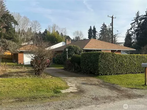 3906 NE 109th St, Seattle, WA 98125