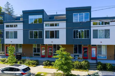 523 NW 70th St, Seattle, WA 98117