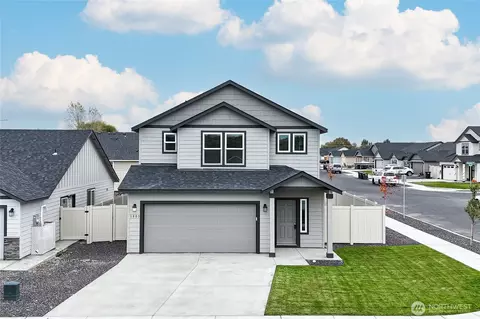 1903 Hickory Rd, Moses Lake, WA 98837