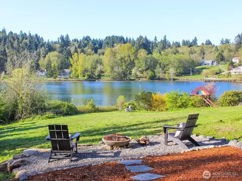 202 Gowen Pl NW, Bainbridge Island, WA 98110