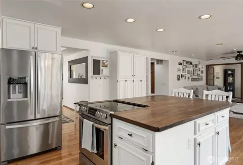 Kitchen - 21019 47th Dr SE, Bothell, WA 98021 photo 3 of 3