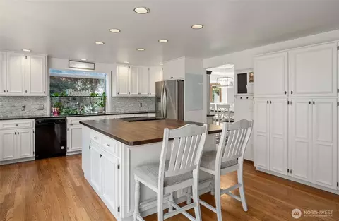 Kitchen - 21019 47th Dr SE, Bothell, WA 98021 photo 2 of 3