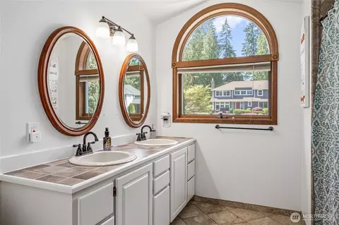 Bath - 21019 47th Dr SE, Bothell, WA 98021 photo 3 of 4