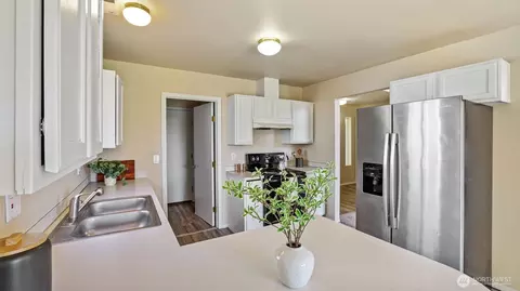 Kitchen - 19914 14th Ave E, Spanaway, WA 98387 photo 1 of 1