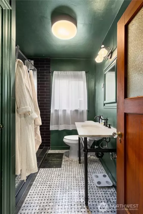 1302 N 77th St, Seattle, WA 98103 photo 16