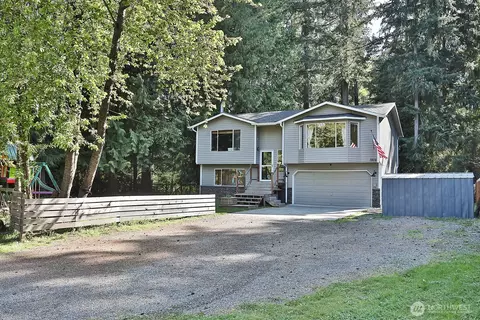 7806 Blakely Ave, Clinton, WA 98236
