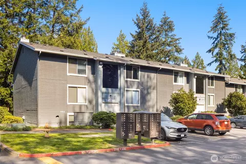 4737 W Lake Sammamish Pkwy SE #A102, Issaquah, WA 98027