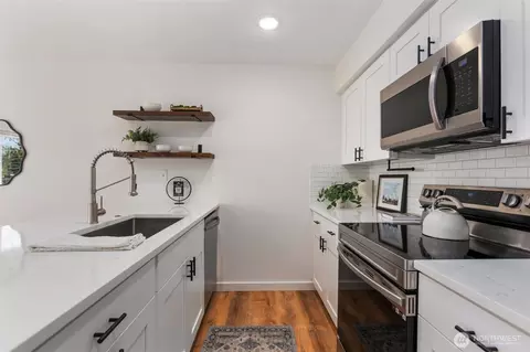 Kitchen - 18930 Bothell Everett Hwy #F304, Bothell, WA 98012 photo 4 of 5