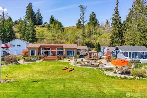 Exterior - 7530 E Grapeview Loop Rd, Allyn, WA 98524 photo 2 of 12