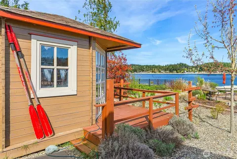 Exterior - 7530 E Grapeview Loop Rd, Allyn, WA 98524 photo 11 of 12