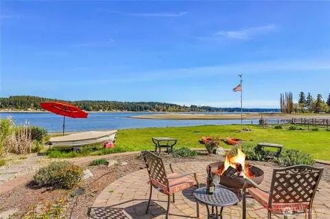 Exterior - 7530 E Grapeview Loop Rd, Allyn, WA 98524 photo 1 of 12