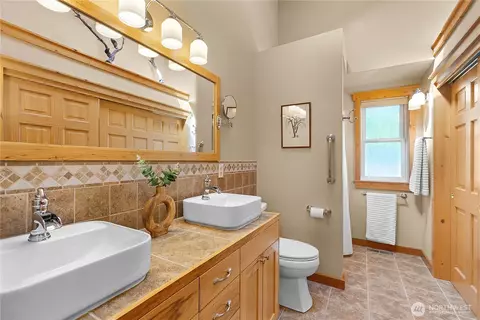 Bath - 7530 E Grapeview Loop Rd, Allyn, WA 98524 photo 1 of 2