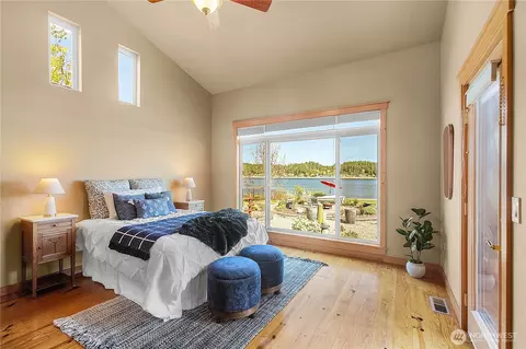 Bedroom - 7530 E Grapeview Loop Rd, Allyn, WA 98524 photo 1 of 5