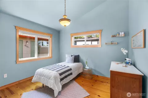 Bedroom - 7530 E Grapeview Loop Rd, Allyn, WA 98524 photo 5 of 5