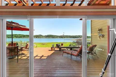 Exterior - 7530 E Grapeview Loop Rd, Allyn, WA 98524 photo 6 of 12