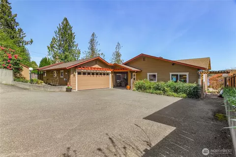 Exterior - 7530 E Grapeview Loop Rd, Allyn, WA 98524 photo 3 of 12