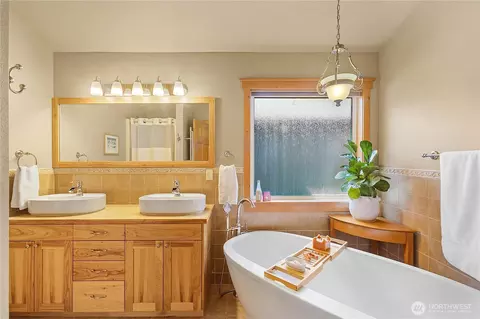 Bath - 7530 E Grapeview Loop Rd, Allyn, WA 98524 photo 2 of 2