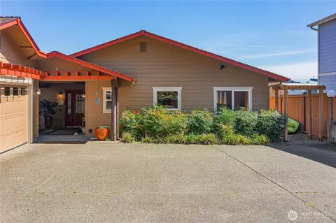 Exterior - 7530 E Grapeview Loop Rd, Allyn, WA 98524 photo 4 of 12