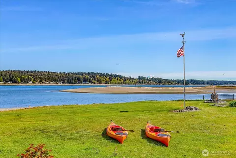 7530 E Grapeview Loop Rd, Allyn, WA 98524