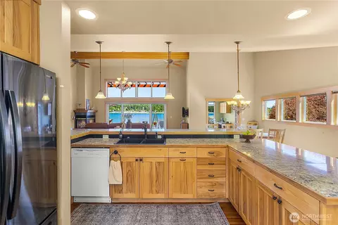 Kitchen - 7530 E Grapeview Loop Rd, Allyn, WA 98524 photo 4 of 4