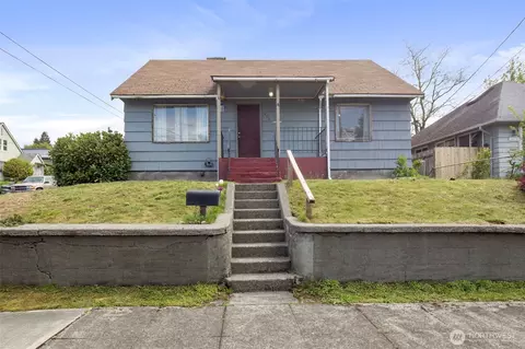 832 Cogean Ave, Bremerton, WA 98337
