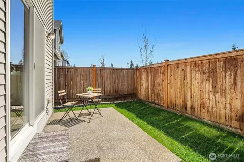 Exterior - 1214 124th Pl SE, Everett, WA 98208 photo 4 of 8