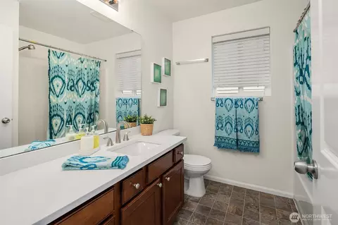 Bath - 1214 124th Pl SE, Everett, WA 98208 photo 3 of 3