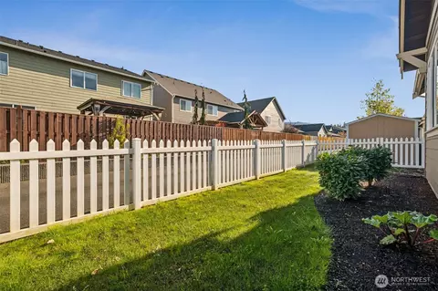 Exterior - 333 Cooper Ln N, Enumclaw, WA 98022 photo 5 of 6