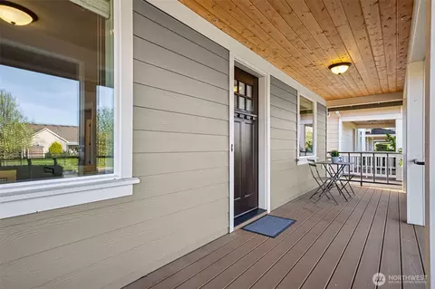Exterior - 333 Cooper Ln N, Enumclaw, WA 98022 photo 3 of 6