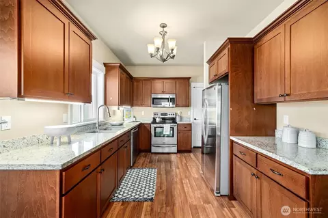 Kitchen - 333 Cooper Ln N, Enumclaw, WA 98022 photo 1 of 4