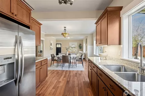 Kitchen - 333 Cooper Ln N, Enumclaw, WA 98022 photo 2 of 4