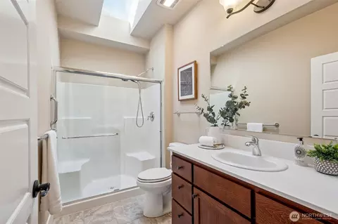 Bath - 333 Cooper Ln N, Enumclaw, WA 98022 photo 2 of 2